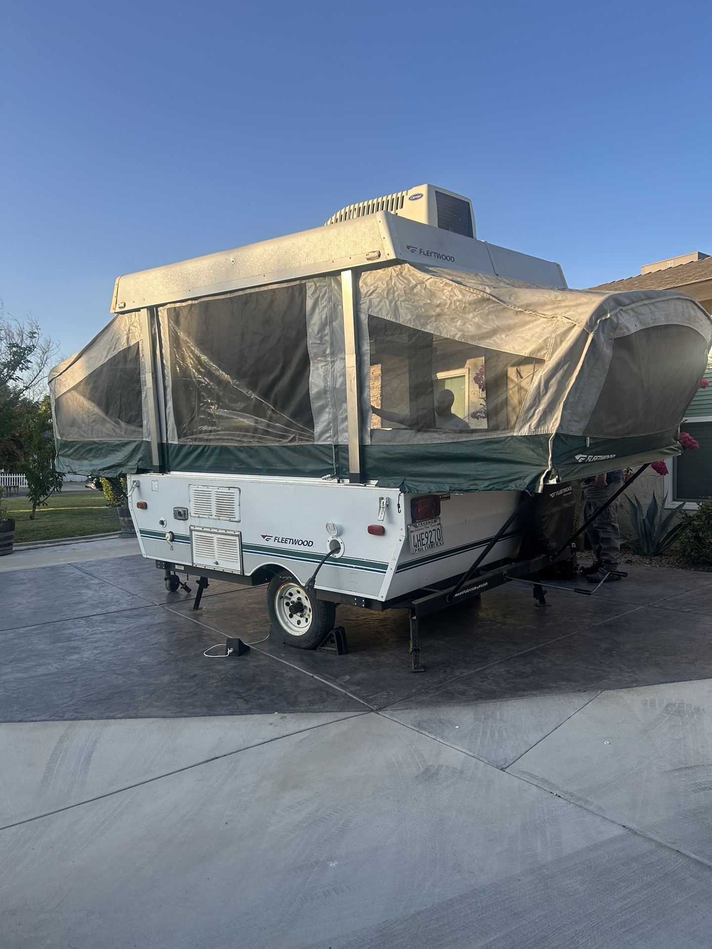 2005 Pop Up Travel Trailer Sleeps 6 With A/C