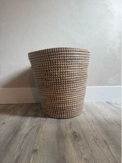 Natural Woven Storage Basket / Laundry Hamper