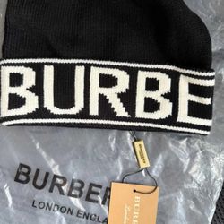 Burberry Black and white logo beanie 