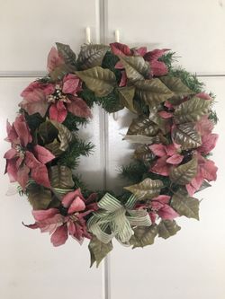 22 inch Christmas wreath. Good condition.