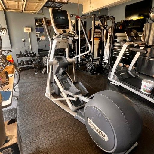 Precor EFX 885 Elliptical Crosstrainer w/ p80 Console