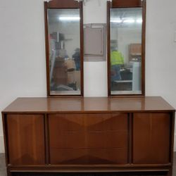 Johnson/ Carper Mid-century Modern/ Dresser And Mirrors 