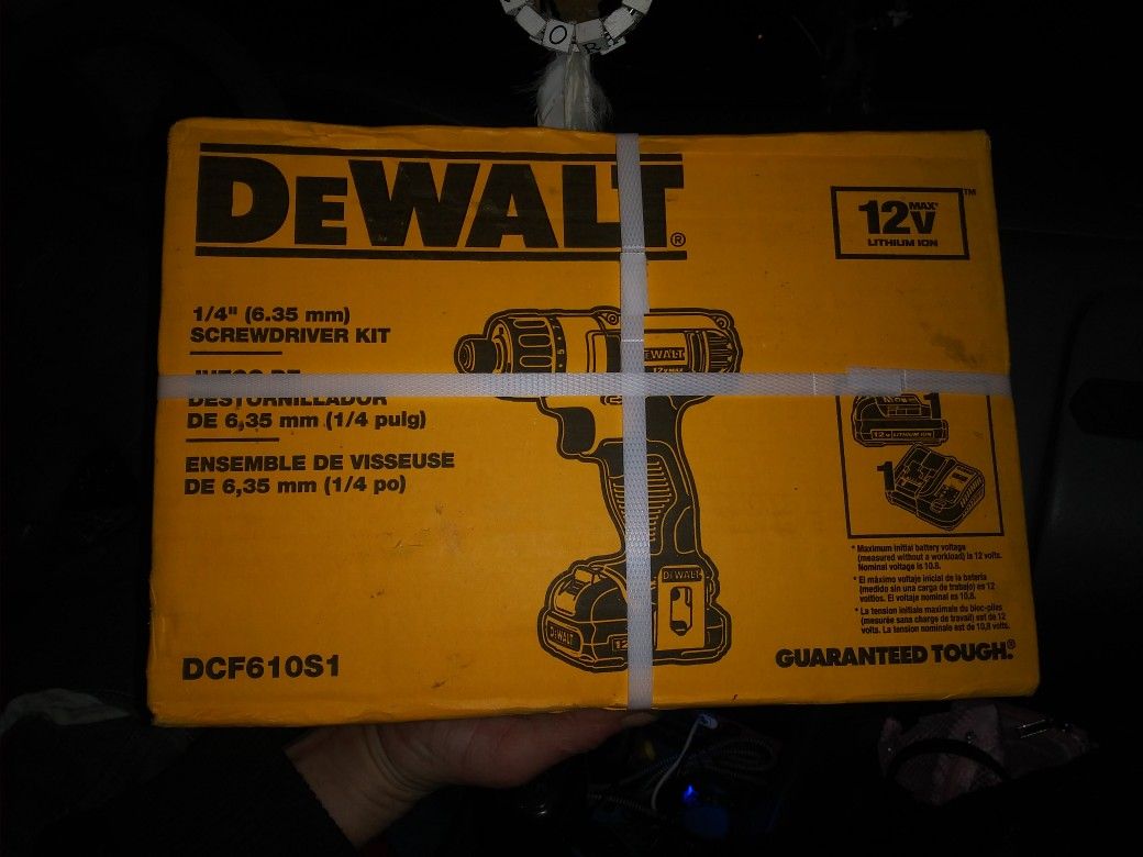 Dewalt 1/4inch cordless srewdriver kit