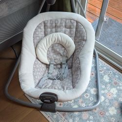 Graco Baby Rocking Swing. 