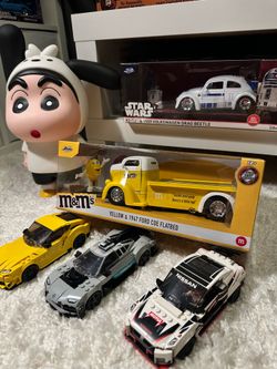Jada M&M's Yellow 1947 Ford COE Flatbed Die-Cast