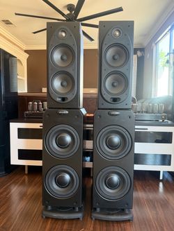 Polk Audio RT3000P powered tower speakers Home Theater or Audio