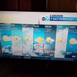 70 INCH SMART TV  TV STAND VIZIO  SURROUND SOUND 