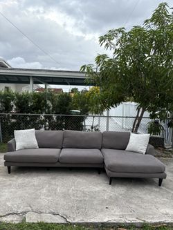 Grey sectional sofa !! Great condition