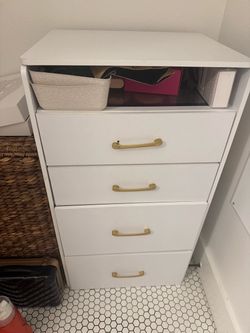 Collapsible makeup vanity