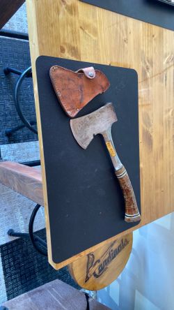 Eastwing hatchet with leather pouch