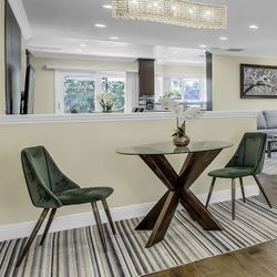 glass dinning table with 2 matching chairs