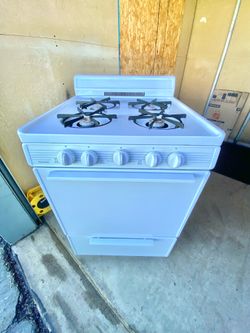 Premier gas stove 4 burners white color.  24”