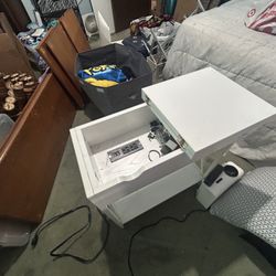 desk/charging table