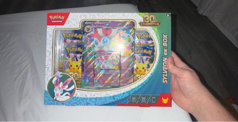 Pokemon 30th sylveon box