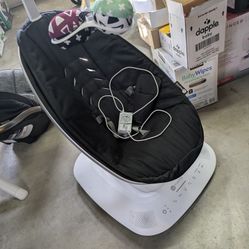 4MOMS MamaRoo Multi-Motion Baby Swing 