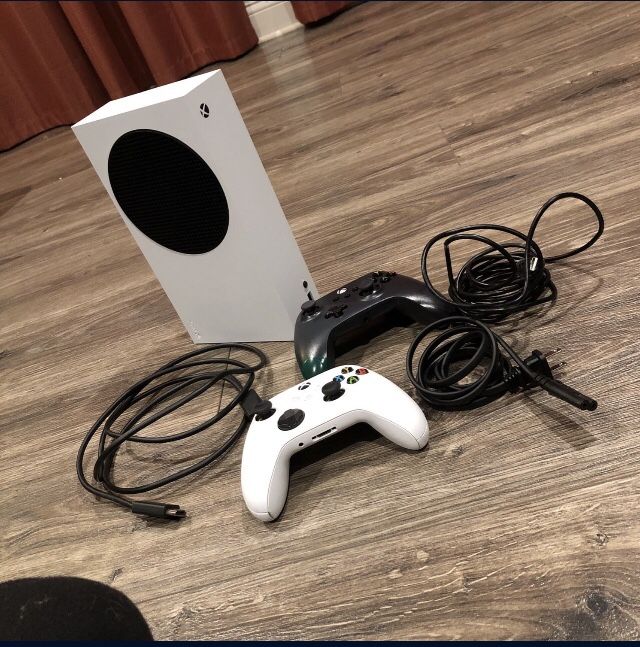 Xbox Series S With Accessories 