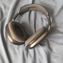 Used AirPod maxes good condition