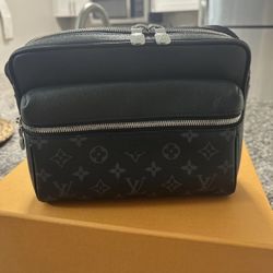 Louis Vuitton Bag for Sale in Floral Park, NY - OfferUp