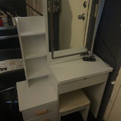 Small Makeup Vanity