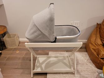 Uppababy bassinet and stand