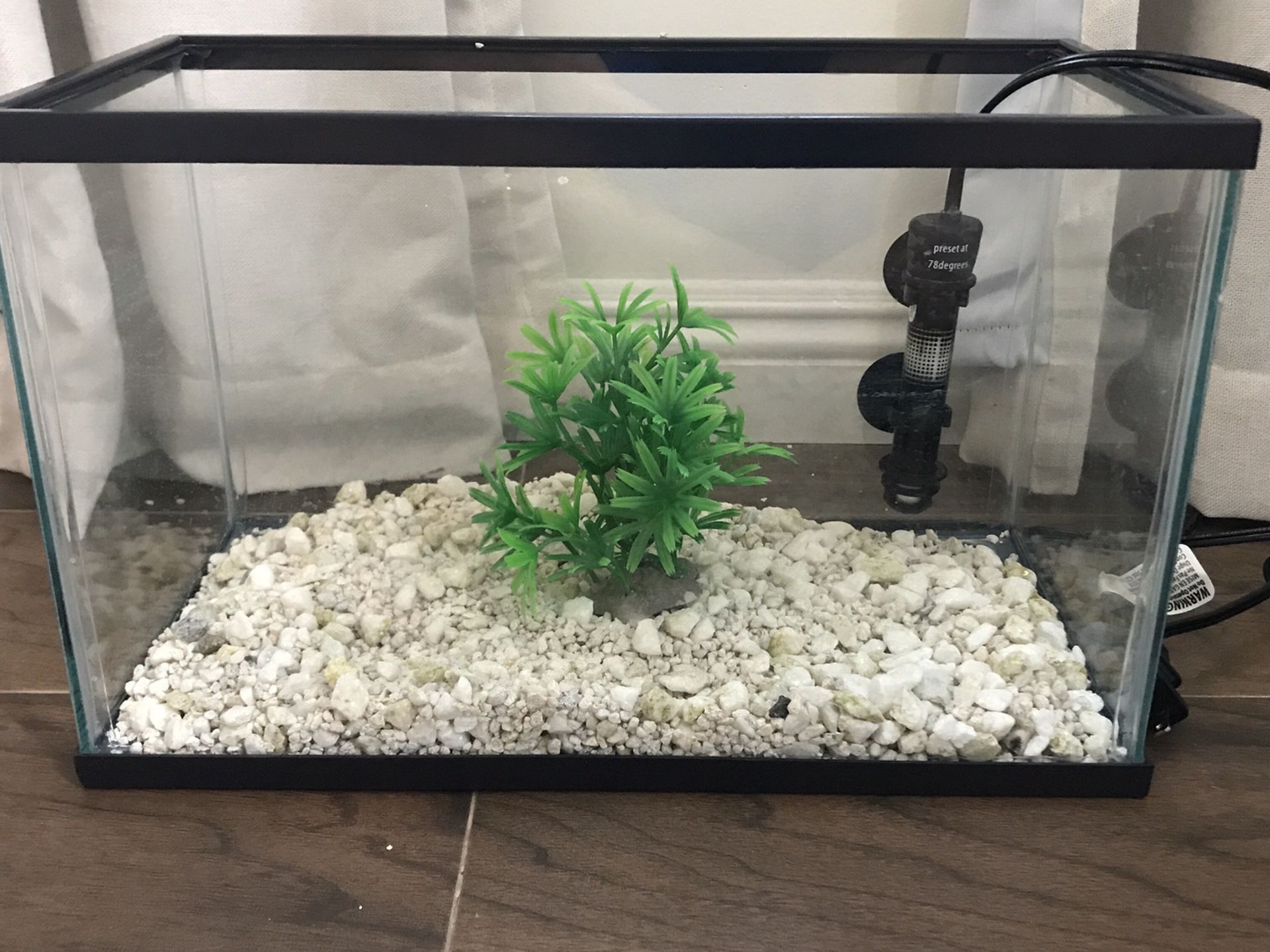 10 Gallon Fish Tank - Fully Equipped