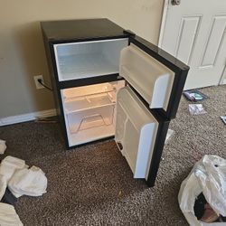 Mini Fridge  With Freezer