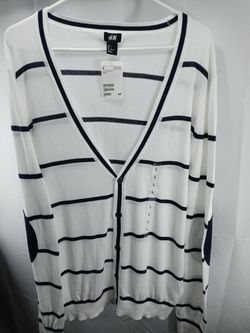 H&M New Mens Large White & Blue Stripped Sweater Shirt. Excellent New Condition New With Tags Awesome Color Combination and Design.