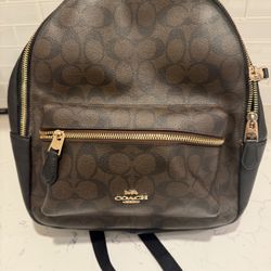 Coach medium Charlie Backpack Black Brown🎒 $100 Firm