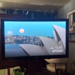50 Inch Samsung TV With Mount And Stand