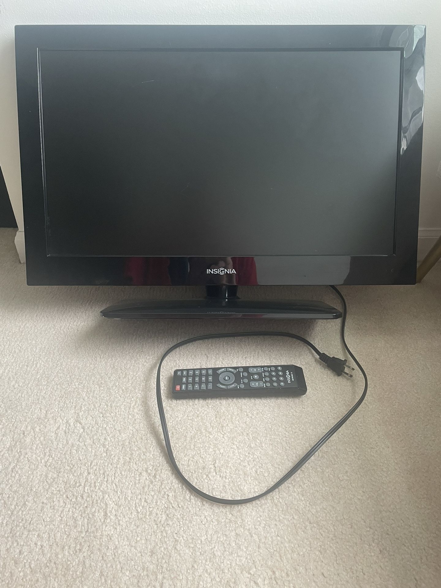 Insignia TV monitor, remote and AV/RCA cables