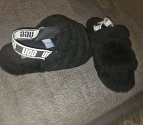 Uggs Fluff Slides Size 7