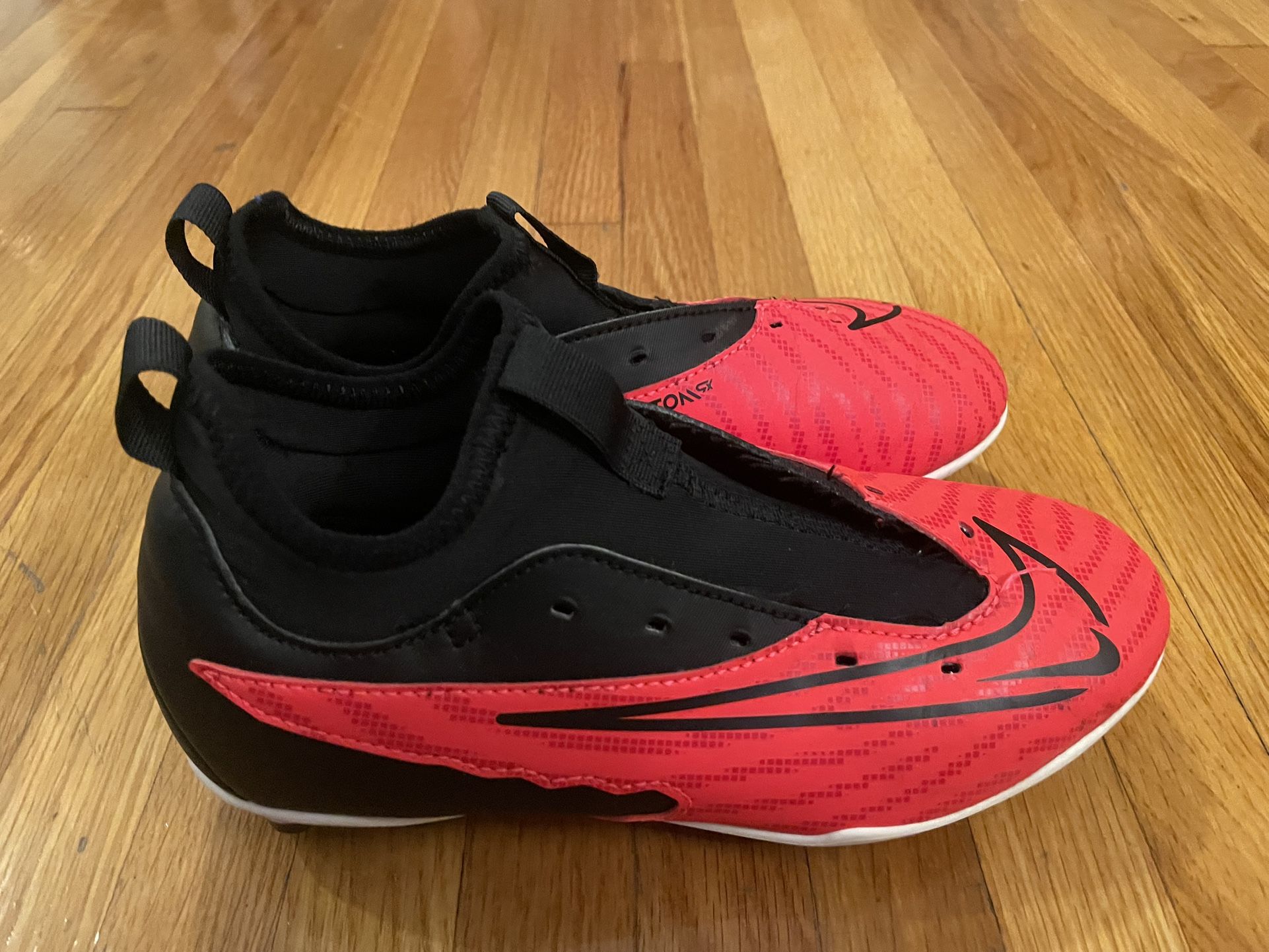 Nike Phantom Red Soccer Cleats US 3 (Used/Good - Laces Not Included)
