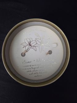 Vetiver + White Lily Triple Wick Candle