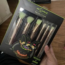 Simsons X Revolution Makeup Brushes 