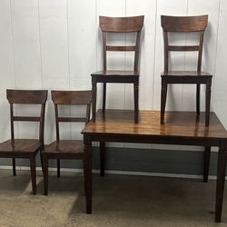 Solid wood table set Comes with the table and 4 chairs