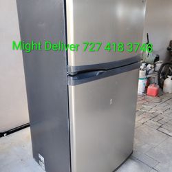 Fridge\Freezer- Works  Great  Very Clean Might Deliver