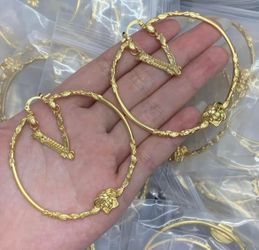 New 18k stainless steel gold hoops comes with logo bag