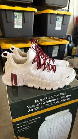Women's Nike Metcon Size 9