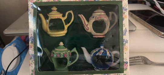 Tea cup napkin holders
