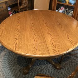 Round Table And Chairs 