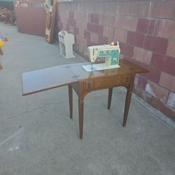 Vintage Singer Sewing Machine 