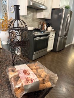 CORK HOLDER BOTTLE AND CORKS SET