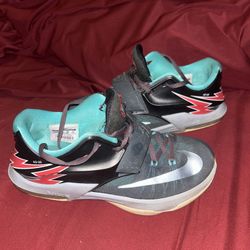 Nike KDII GS Youth Size 5.5. $15