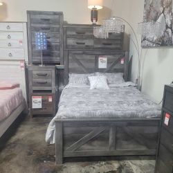 BEDROOM SET, 4 PC QUEEN BED FRAME, DRESSER, MIRROR AND NIGHTSTAND -NEW-