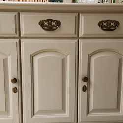 Dining Table W / China Cabinet 