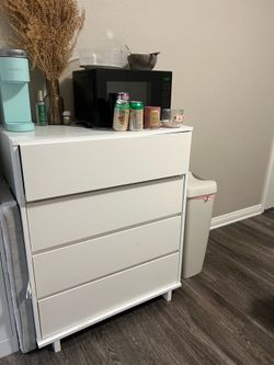Modern White 4 Drawer Dresser