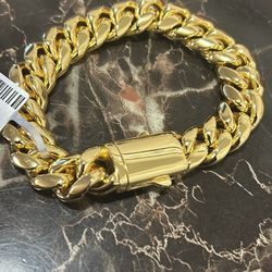 GOLD BRACELET 