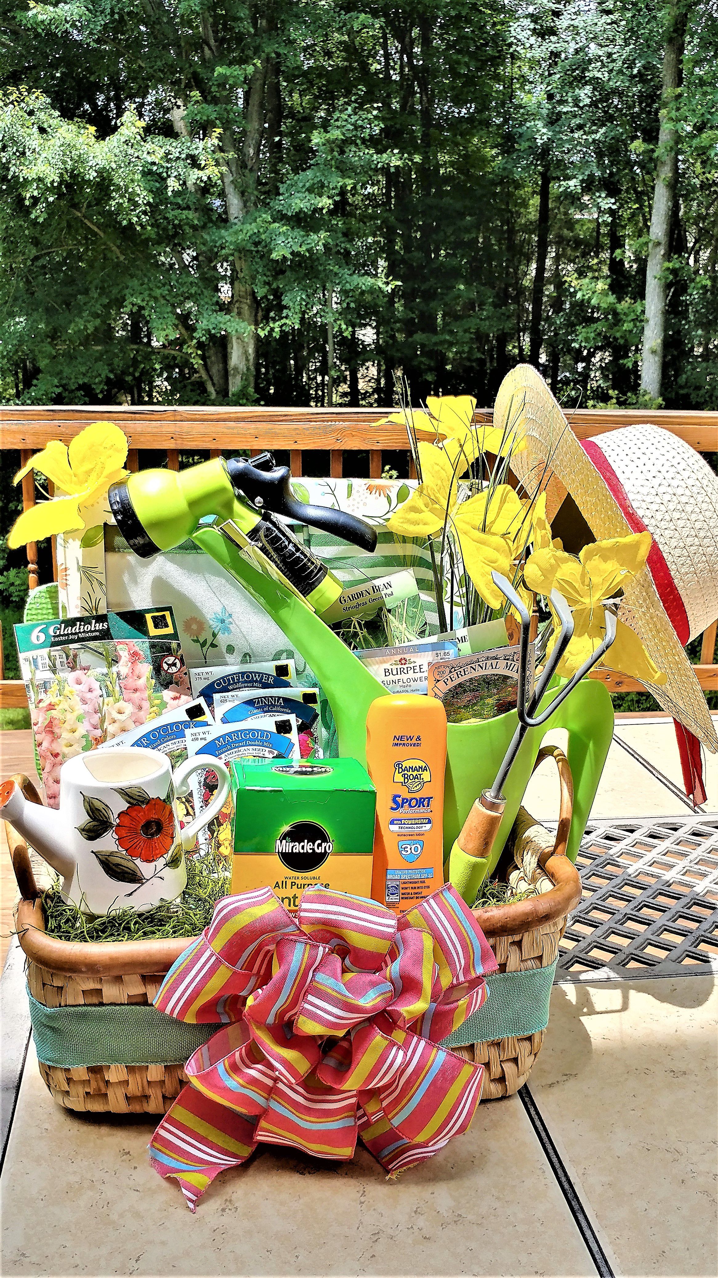 Gardener's Essentials - Large 19-Piece Wicker Gift Basket