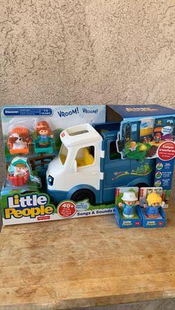 FISHER-PRICE LITTLE PEOPLE SONGS & SOUNDS CAMPER 40 SOUNDS & PHRASES CAMPER OPENS FOR MORE FUN