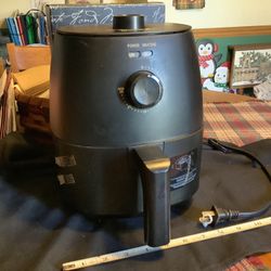 Mainstay brand new 2.2 quart air fryer with automatic shutoff never used